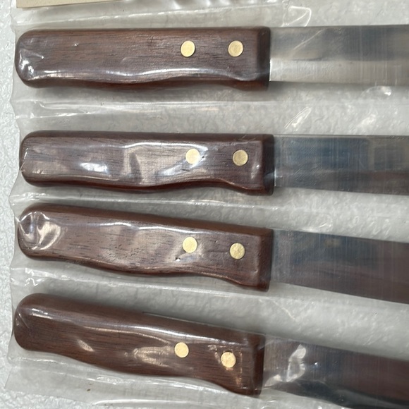 Moss Brothers, Inc 4 Piece Steak House Style Steak Knives - Picture 4 of 5